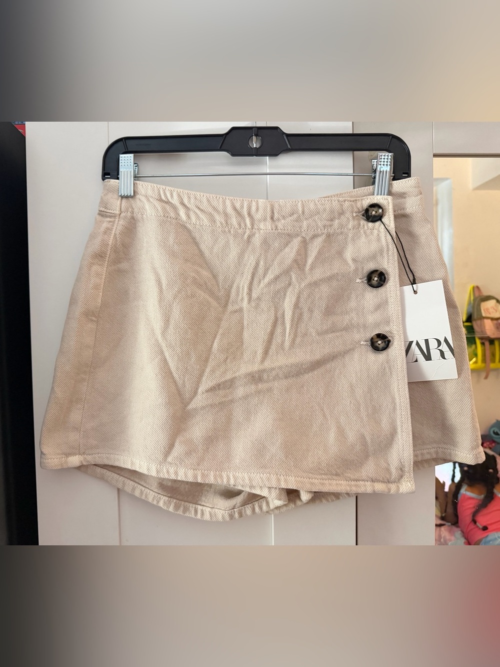 ZARA Cream Wrap-Style Women’s Shorts Skort with Decorative Buttons
